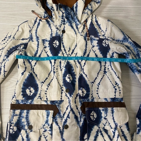 Burton Fermont womens tie dye snowboard jacket - Picture 10 of 10